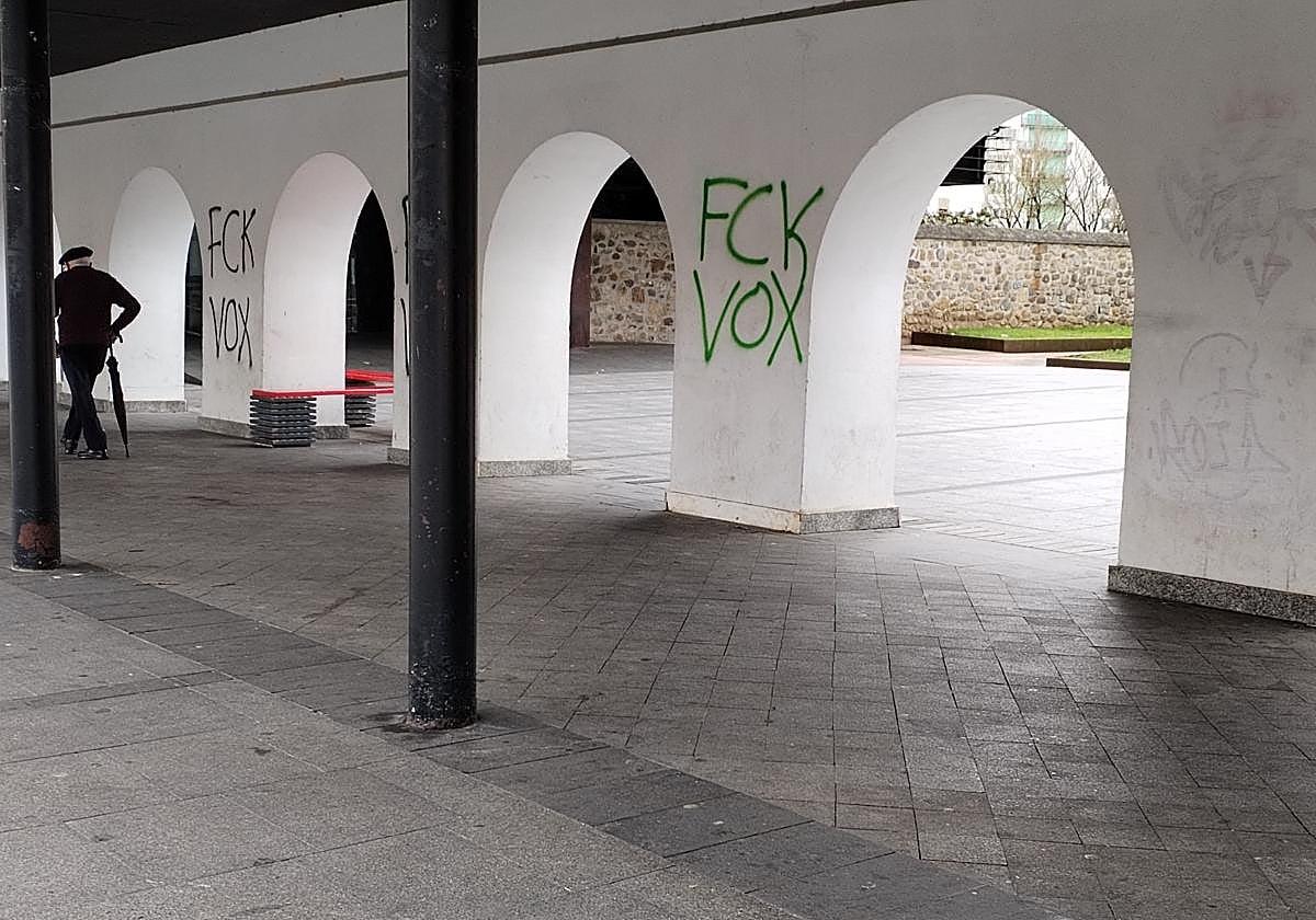 Vox ante las pintadas en Lasarte-Oria por su acto de esta tarde: «ETA ...