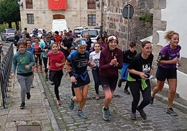 Arrasate-Gatzaga lagunarteko eta lehiaketabako lasterketak hamargarren edizioa beteko du igandean, eta 13:00etan iritsiko da herrira.