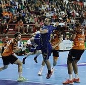 El pivote chileno Esteban Salinas marcó cuatro goles en la cancha del Torrelavega.