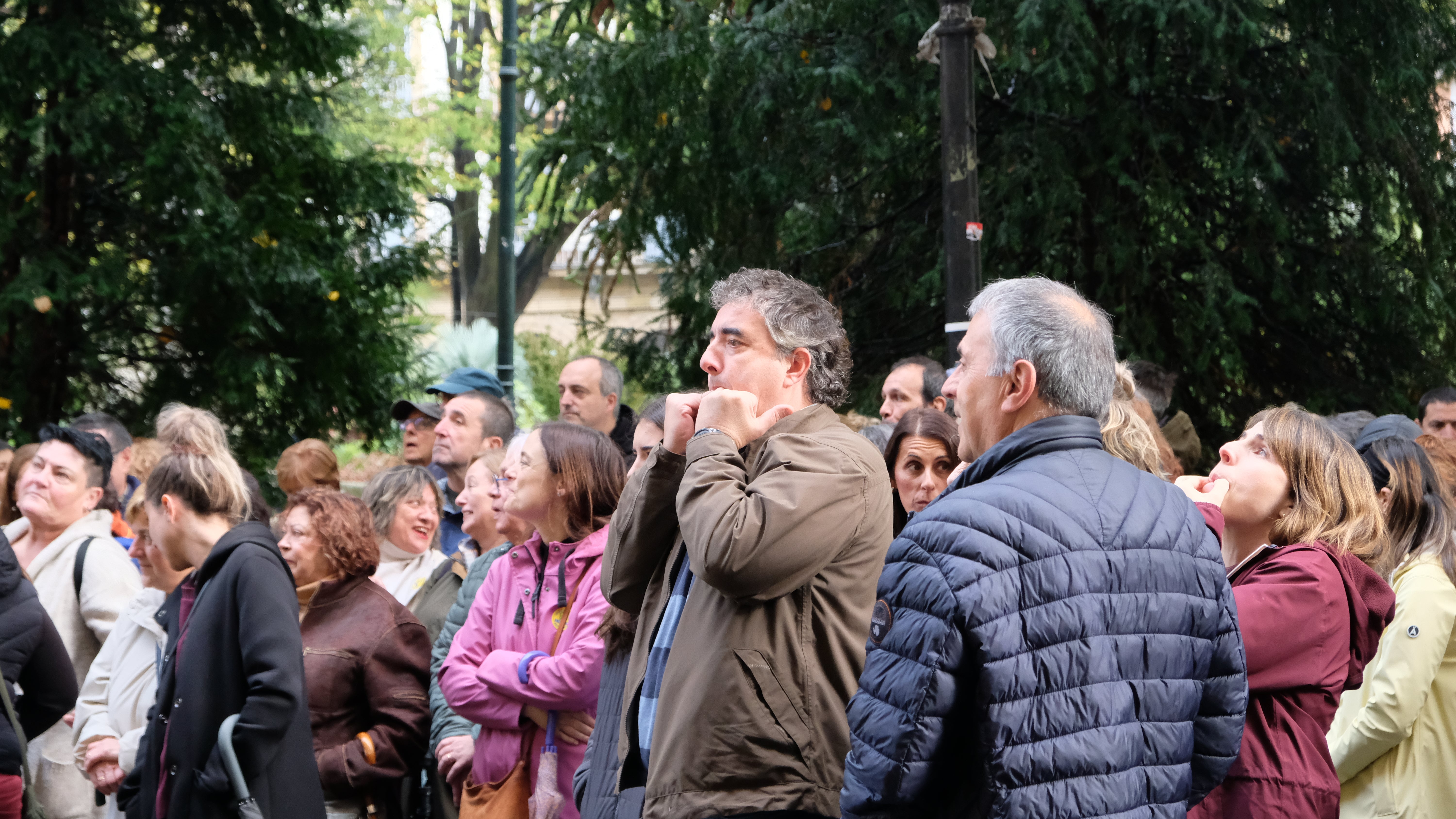 Los vecinos de Astigarraga se concentran en San Sebastián para protestar por el servicio de autobús