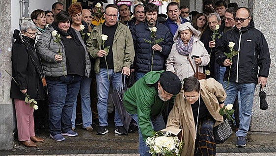 Donostia salda su «deuda» con una placa en memoria de Rosa Zarra, víctima de la violencia policial