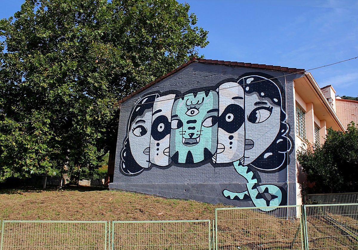 Amaia Arrazola artistaren murala Donostiako Manteo inguruan mantentzen da egun.