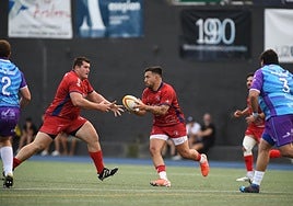 El Ampo juega a la mano en una imagen de archivo.