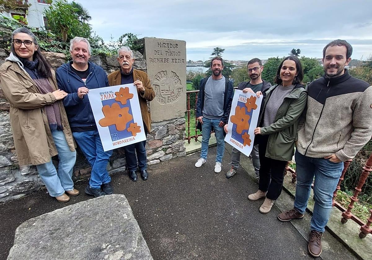 Bienabé Artiari 1975ean eskeinitako txokoan egin zuten ekitaldien aurkezpena udaletxeko zinegotzi eta teknikariek.