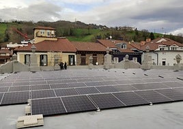 La cubierta de la Plaza Mayor cuenta desde inicio de año con placas solares.
