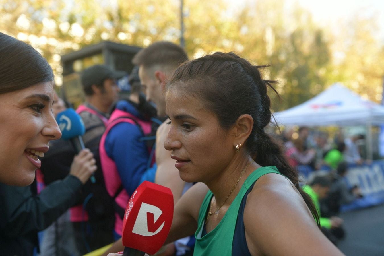 La llegada a meta de los atletas de élite: Raúl Celada y Katherine Tisalema se llevan la Behobia
