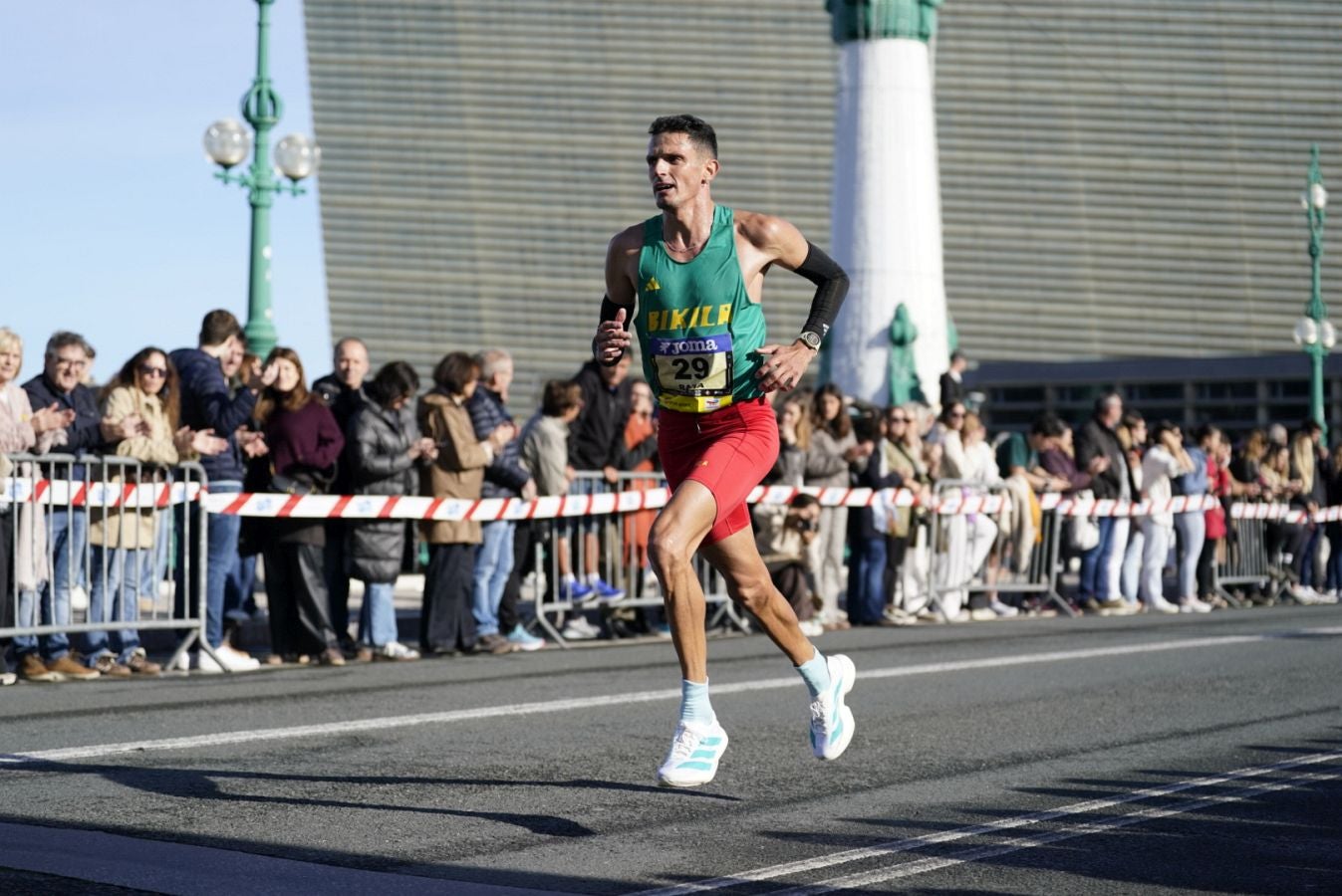 La Behobia - San Sebastián, a su paso por el Kursaal donostiarra