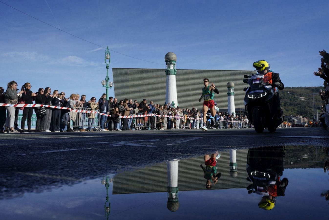 La Behobia - San Sebastián, a su paso por el Kursaal donostiarra