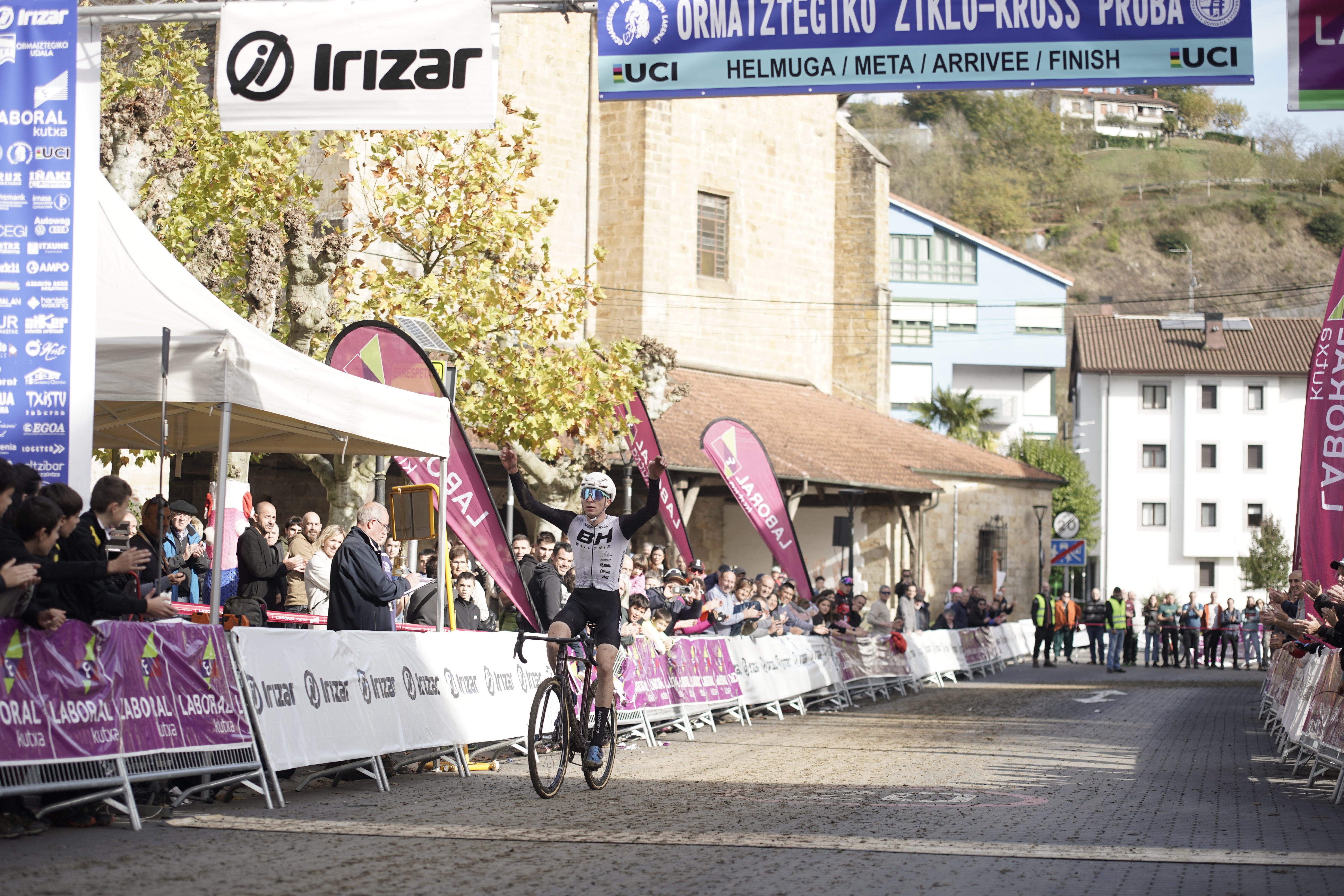 Horny y Morichon dominan el ciclocross de Ormaiztegi