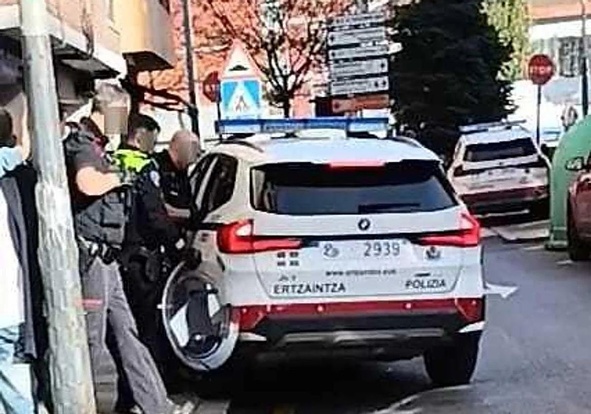 Momento de la detención del sospechoso en Erandio.