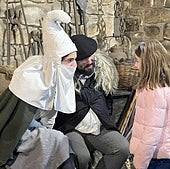 Olentzero eta Mari Domingi asteburuan iritsi dira Mirandaolara, eta Eguberriak iritsi arte, asteburu eta jai egun guztietan bilduko dira haurrekin.