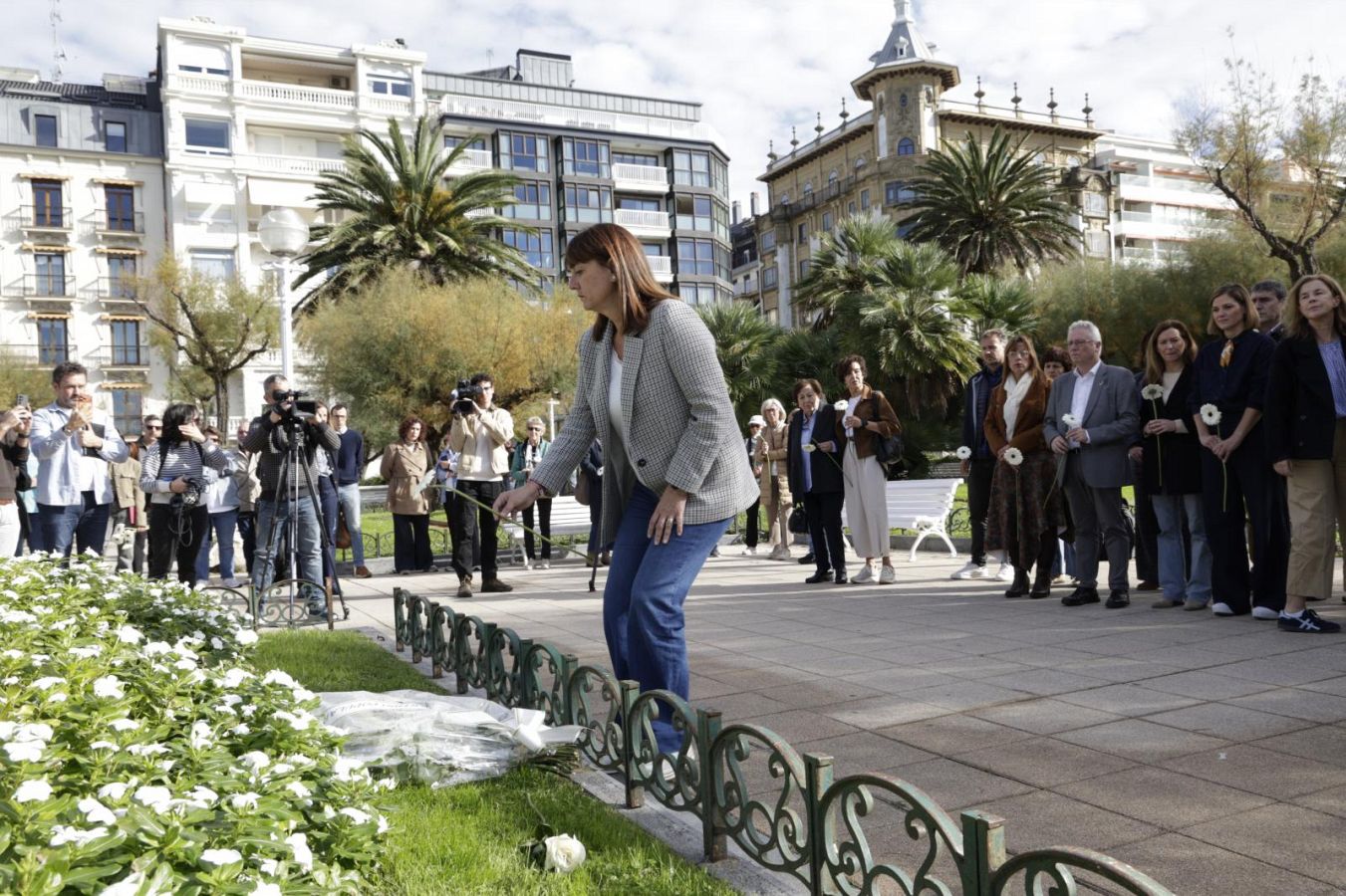 Una ofrenda floral en memoria de las víctimas