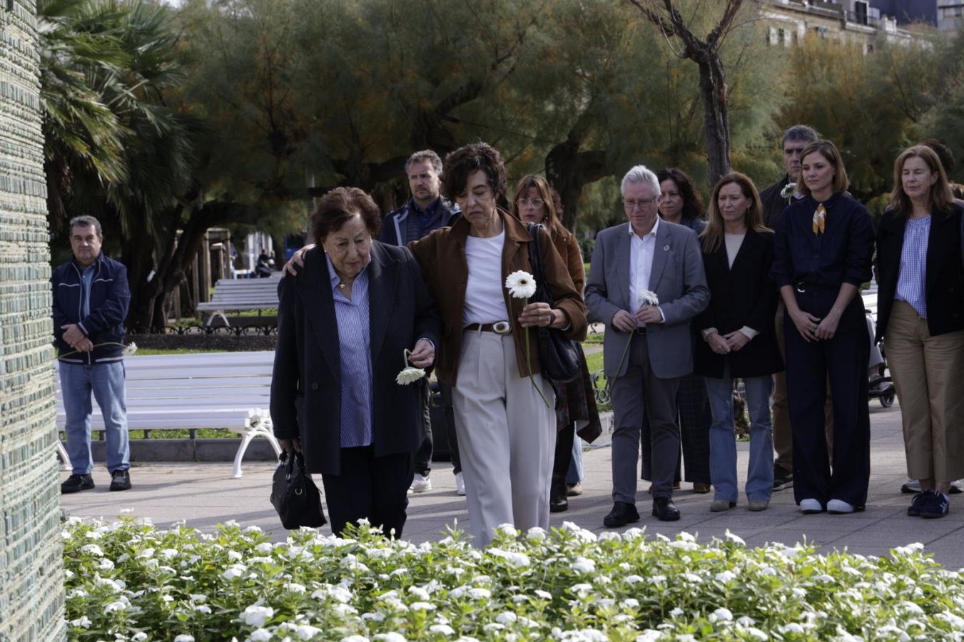 Una ofrenda floral en memoria de las víctimas