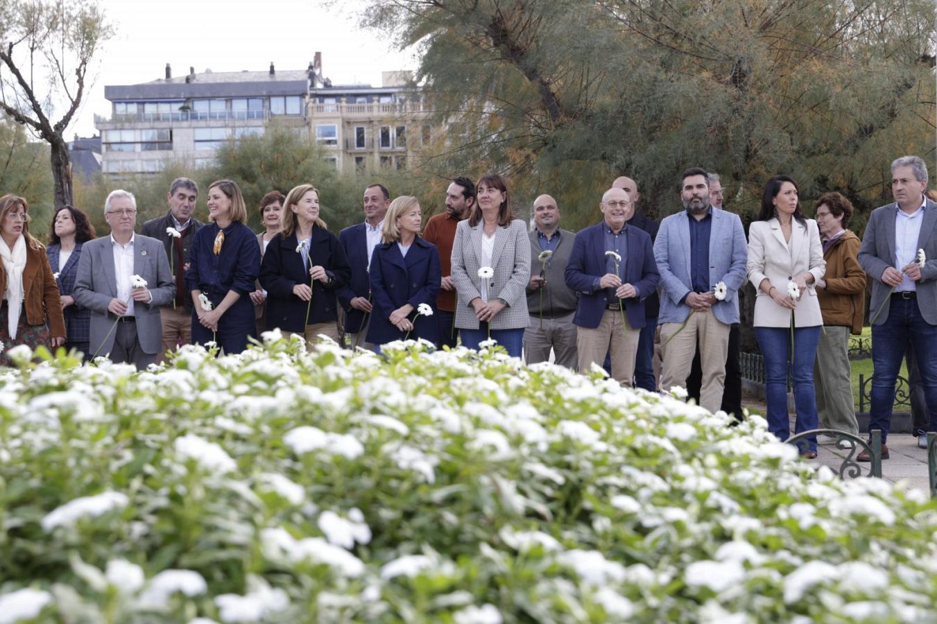 Una ofrenda floral en memoria de las víctimas