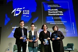 Etxepare eta Parisen burutuko den kongresuko antolatzaileak, astelehen honetan egin duten agerraldian.