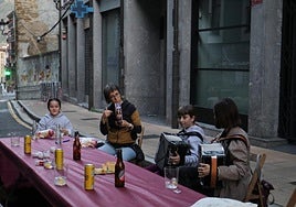 Trikiti eta irrintzi doinuekin, agur Errebaleko festei