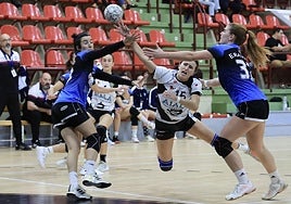 Leire Arregi sumaba hasta ocho goles en su partido contra el líder Sustatuz Los Chelines.