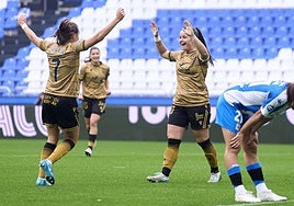 Amaiur y Nerea celebran el gol de la victoria del curso pasado ante el Deportivo.