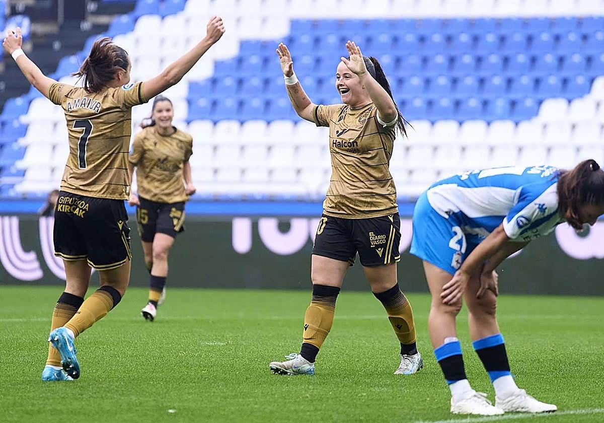 Amaiur y Nerea celebran el gol de la victoria del curso pasado ante el Deportivo.