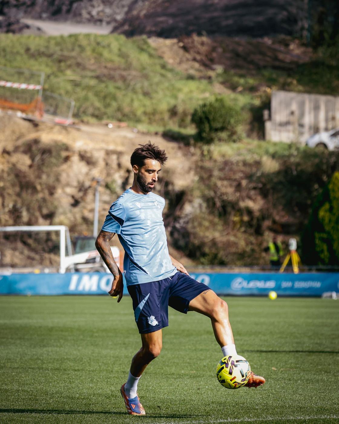 Otra entrenamiento de la Real Sociedad con notable refuerzo de la juventud