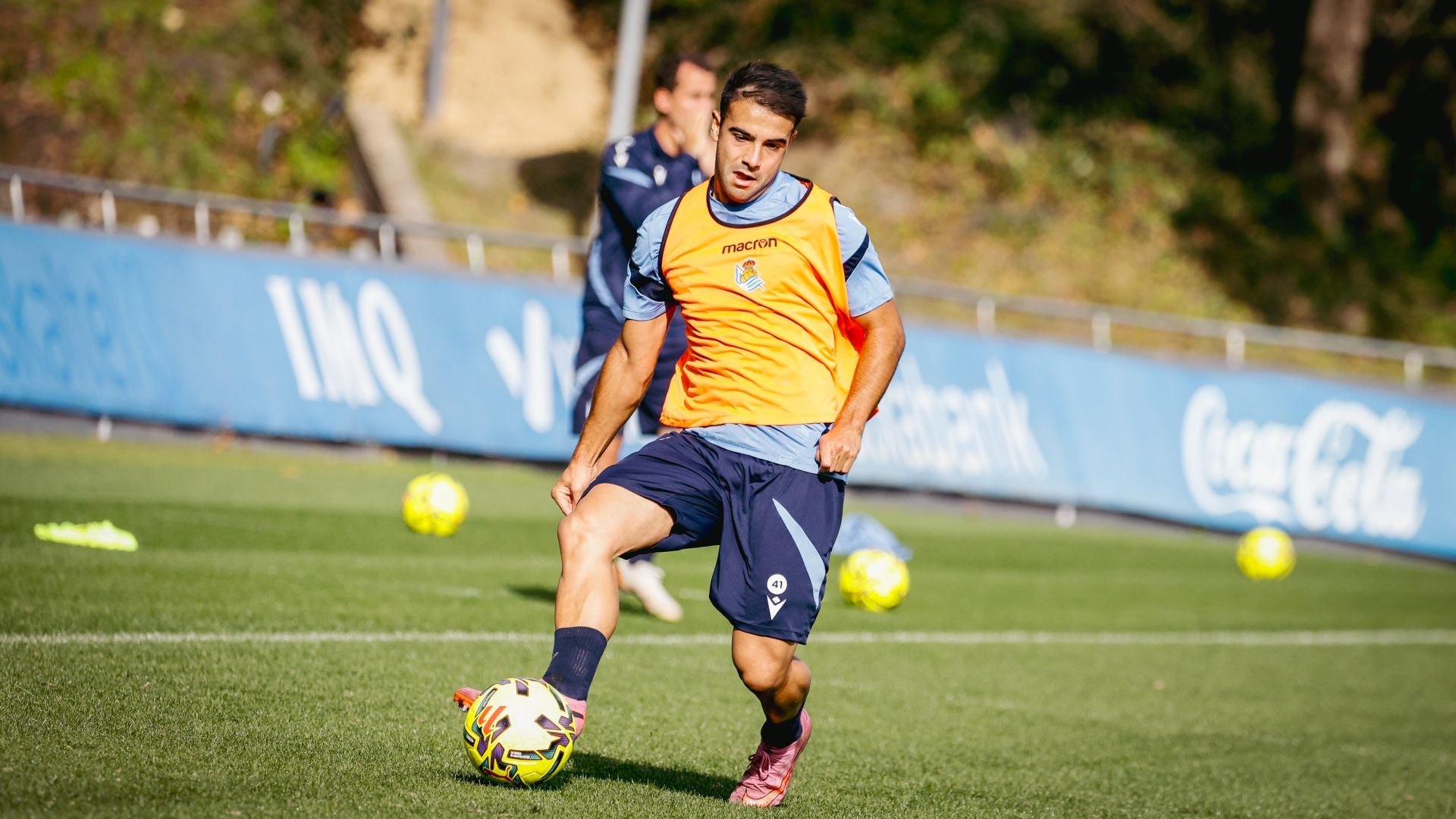 Otra entrenamiento de la Real Sociedad con notable refuerzo de la juventud