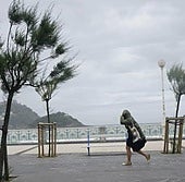La borrasca Claudia deja ya rachas de viento superiores a los 100 km/h y se mantiene el aviso amarillo