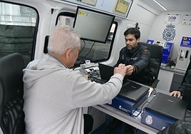 Uno de los vecinos de Zumarraga que ha aprovechado para renovarse el DNI.