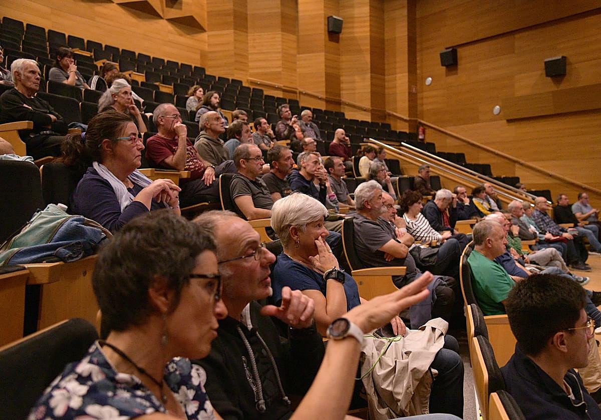 En las reuniones sobre el proyecto del parque eólico participaron a un buen número de vecinos.