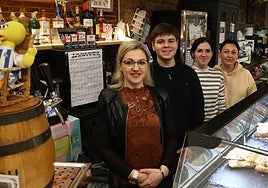 Junto a Nadiia, parte del equipo del Maritxu: Vladis, Oleksandra y Katerina. Faltan Kepa y Gendry.