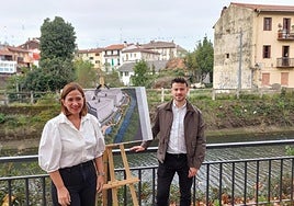 La alcaldesa, Cristina Laborda, y el concejal de Desarrollo Urbano, Sergio Javier, frente al ámbito Korrokoitz.