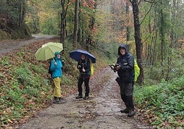 Pese al mal tiempo, el buen ambiente reinó durante la travesía entre los montañeros.