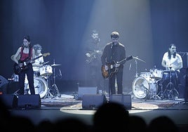 Gorka Urbizu estuvo arropado por una auténtica banda de músicos de lujo.