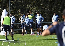 Barrenetxea, Gorrotxategi, Goti, Jon Martin, Kubo y Aramburu, en un entrenamiento en Zubieta.