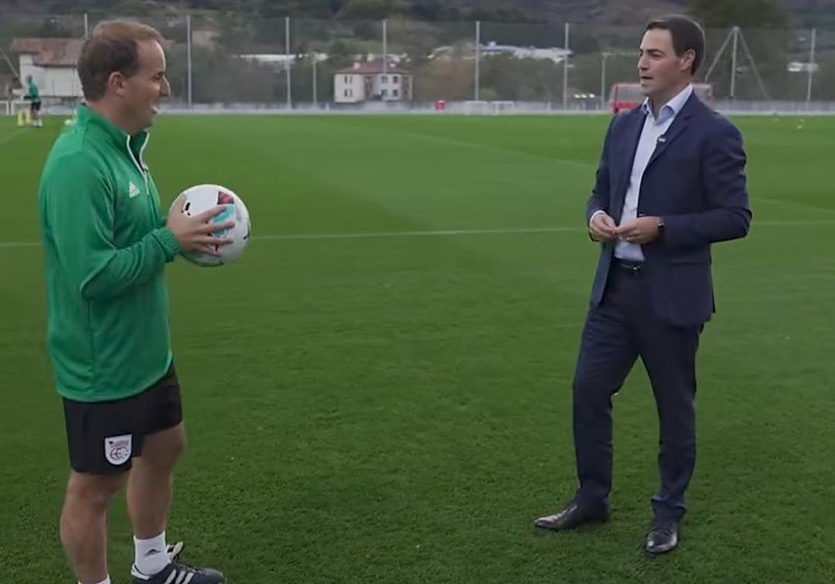 El bertso entre Pradales y Arrasate de cara al partido de la Euskal Selekzioa contra Palestina: «Herria gogotsu dago»