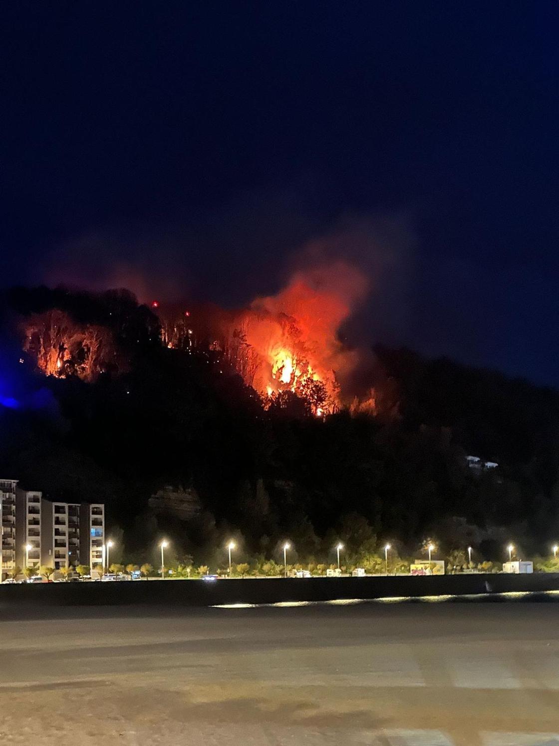 Incendio en el faro de Higuer