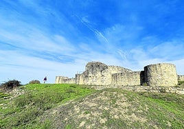 Paredes que conforman el recinto amurallado del castillo de Irulegi.