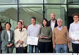 Autoridades municipales con promotores de Herramientas Acha, Replay by Welk y Keibaran.