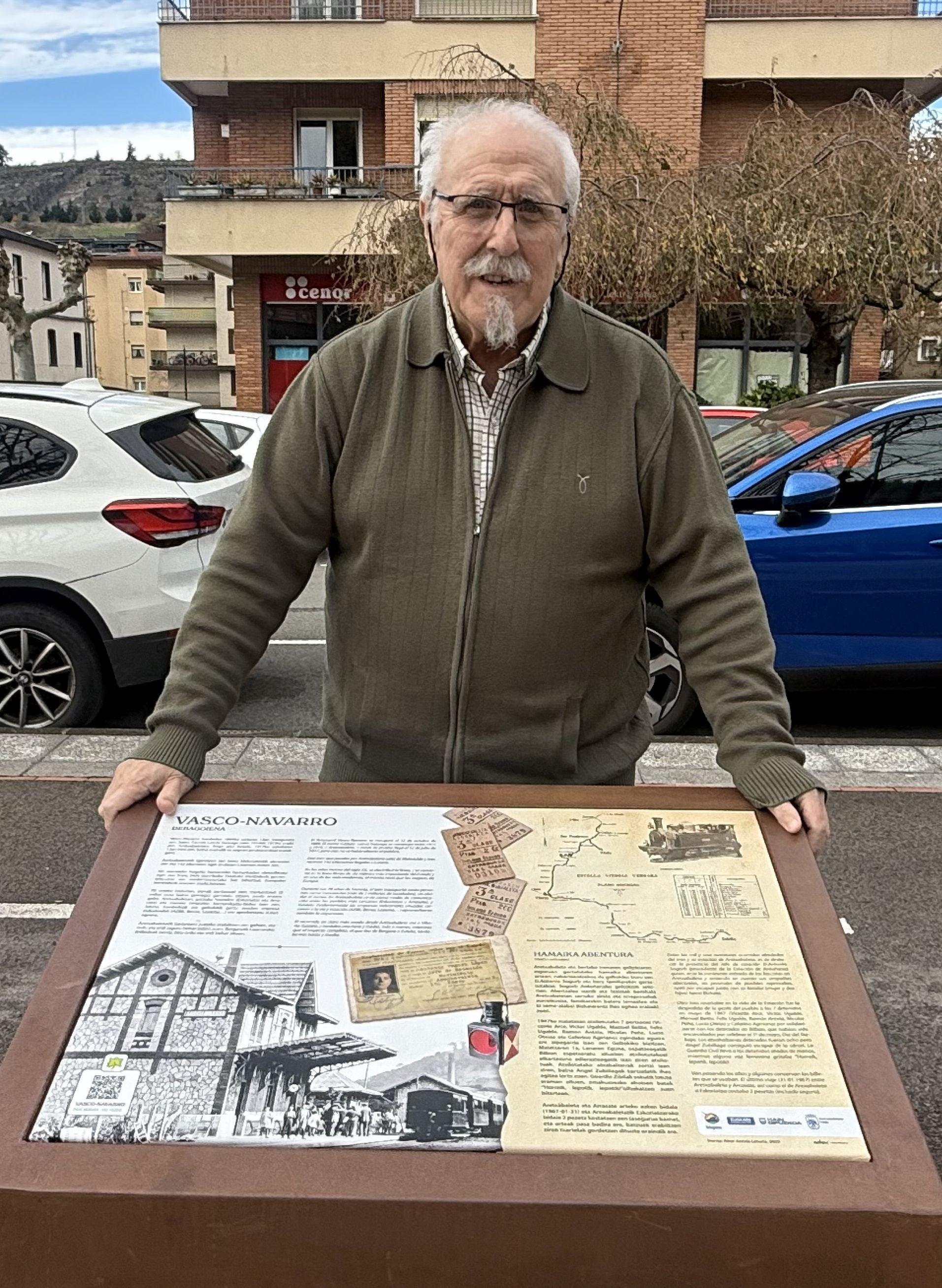 El historiador Aitor Antxia es quien ha documentado el guiño al ferrocarril y facilitado también las fotografías que iustran esta información.