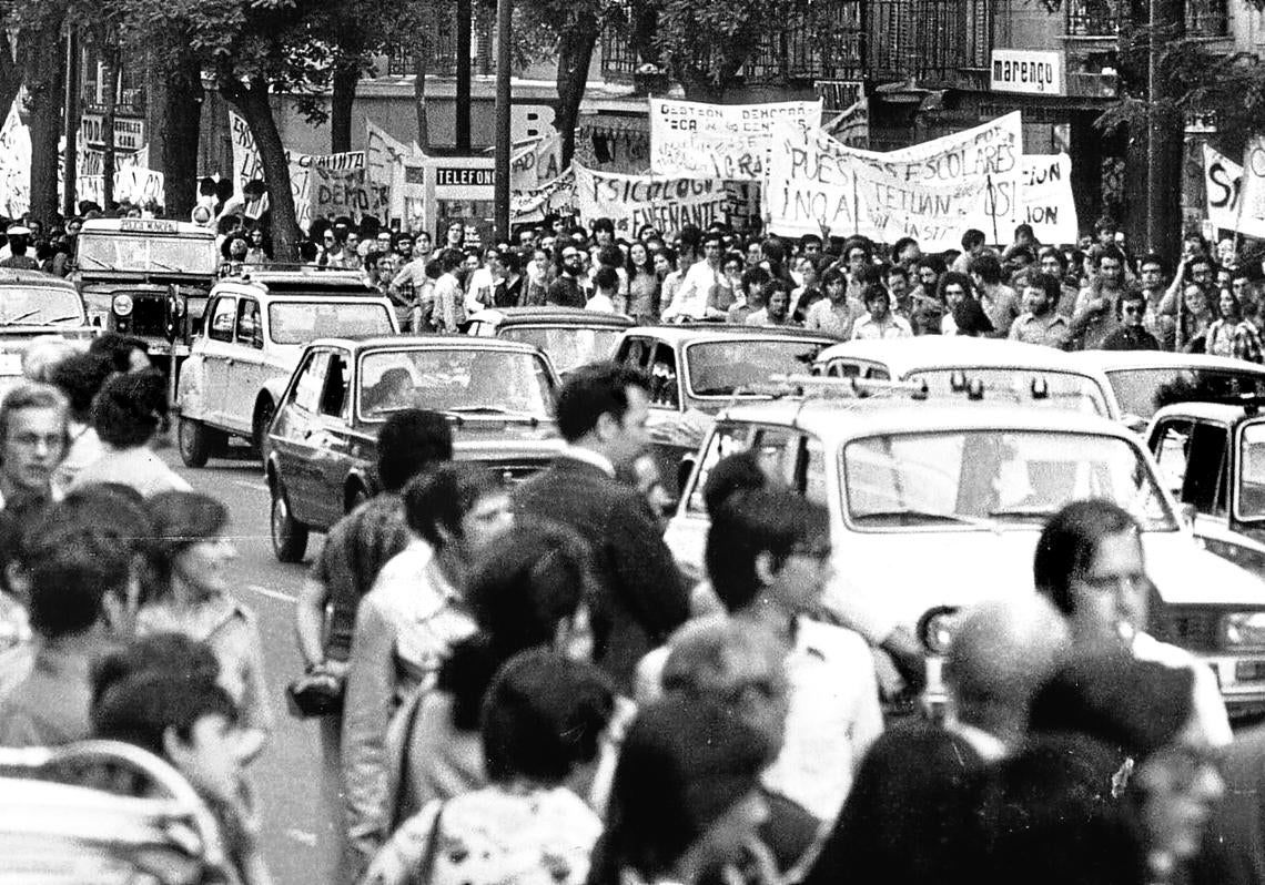 Manifestación de los profesores de enseñanza gratuita.