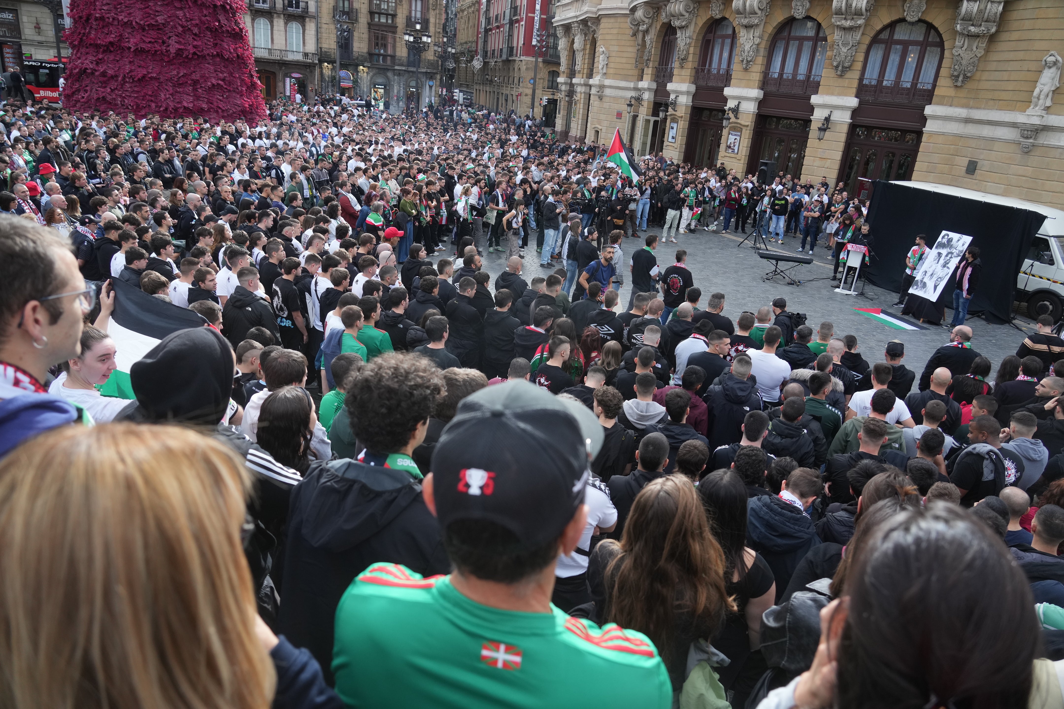 Las mejores imágenes de la fiesta por Palestina en Bilbao