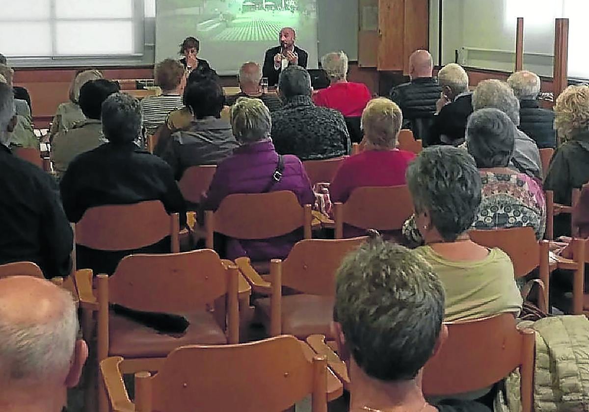 La ciudadanía eibarresa tiene la ocasión de plantear sus quejas en las reuniones con corporativos y técnicos.