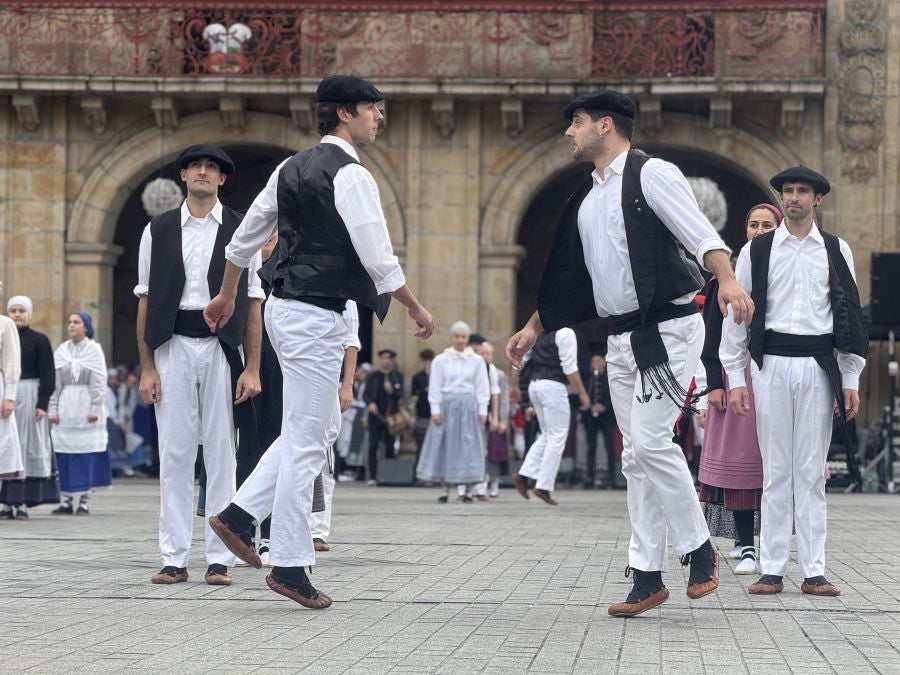 Emotiva arku dantza intergeneracional