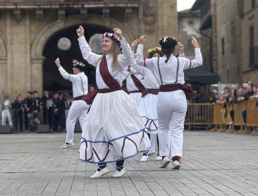 Emotiva arku dantza intergeneracional