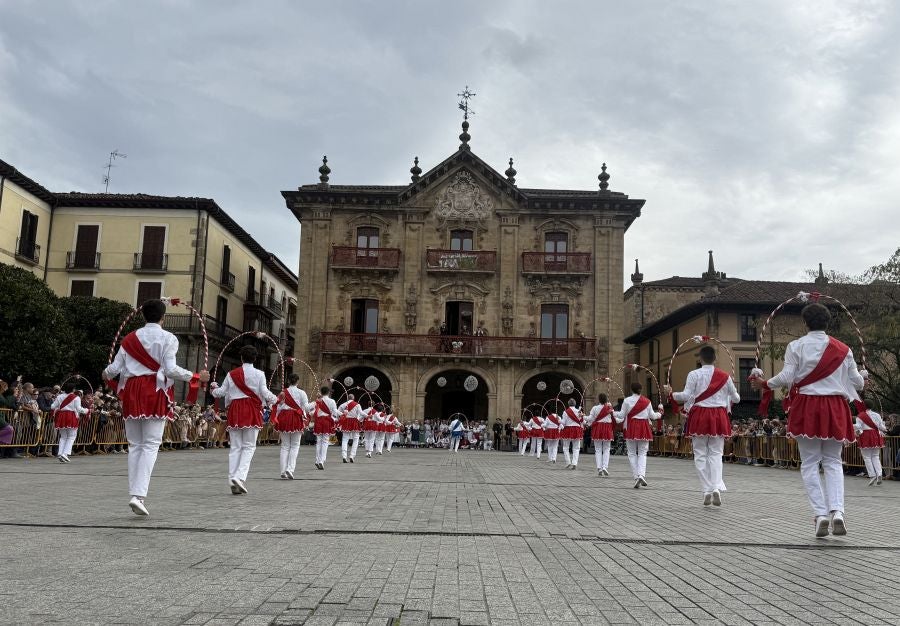 Emotiva arku dantza intergeneracional