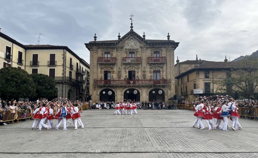Emotiva arku dantza intergeneracional