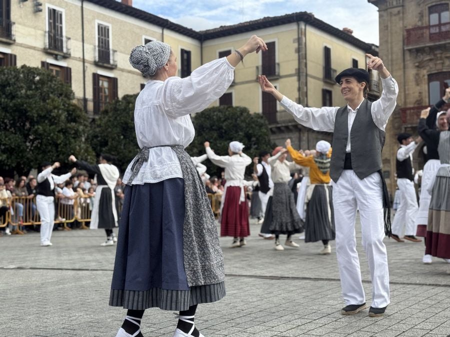 Emotiva arku dantza intergeneracional