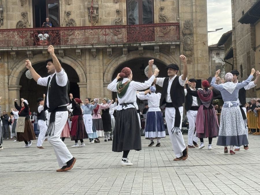 Emotiva arku dantza intergeneracional