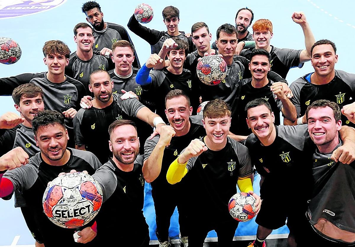 La plantilla del Bidasoa se conjura por la victoria en el entrenamiento de ayer en Artaleku.