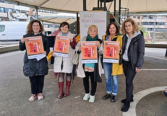Oihana Llorente, Ainara Maia, Asun Casasola, Maite Vergara y Miren Lantz.