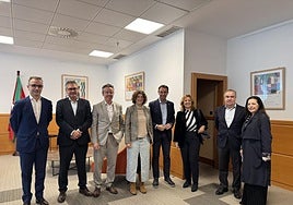 Mikel Torres ha mantenido este lunes un encuentro con Confebask dentro de la ronda con los agentes sociales.